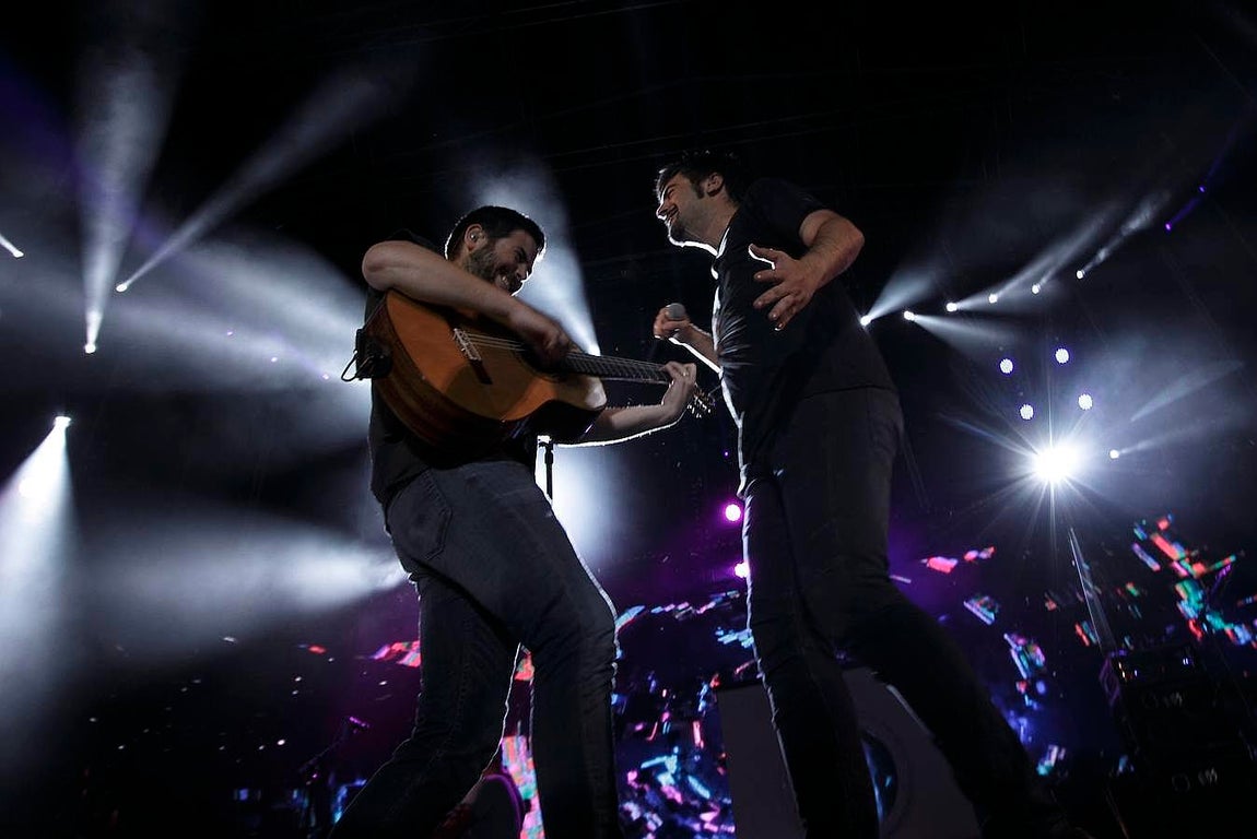 Estopa hizo vibrar a Sevilla al ritmo de rumba