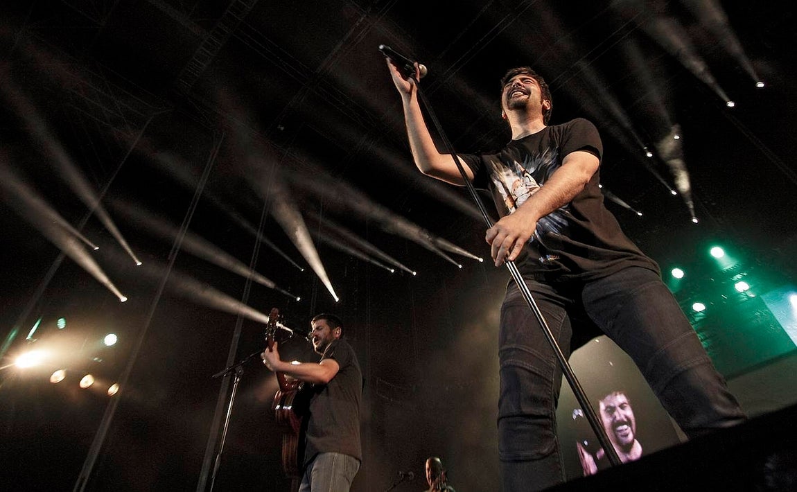 Estopa hizo vibrar a Sevilla al ritmo de rumba