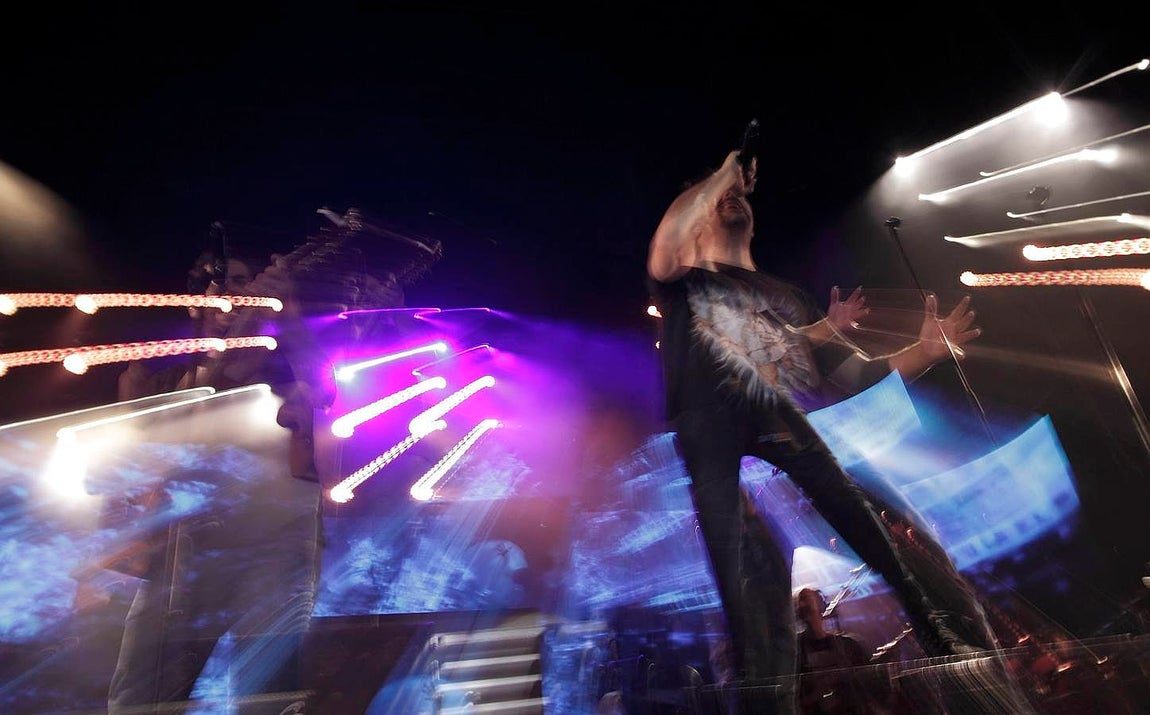 Estopa hizo vibrar a Sevilla al ritmo de rumba