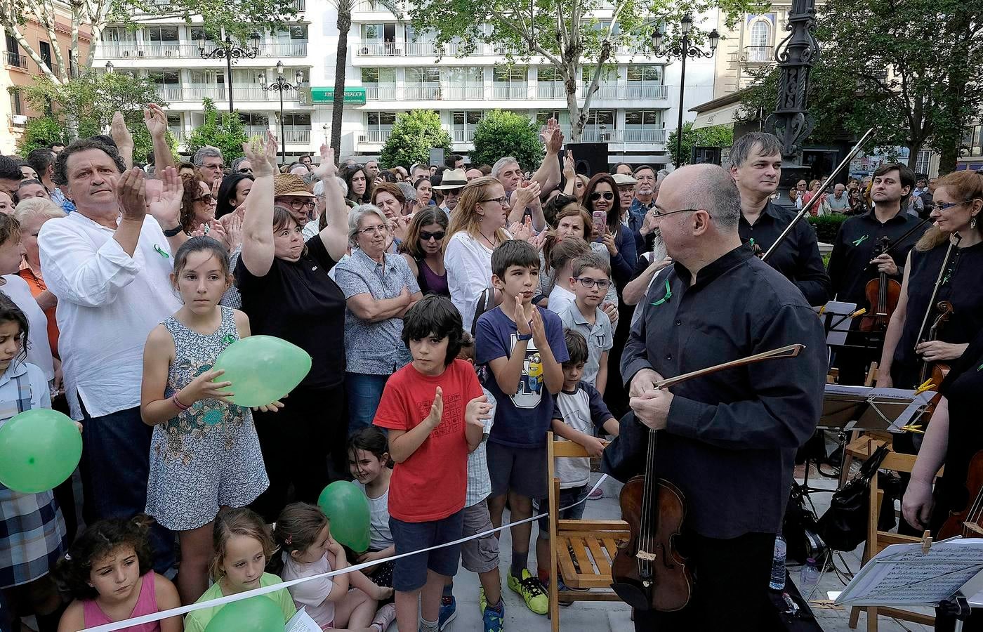 La ROSS denuncia sus penuarias económicas en plena Plaza Nueva