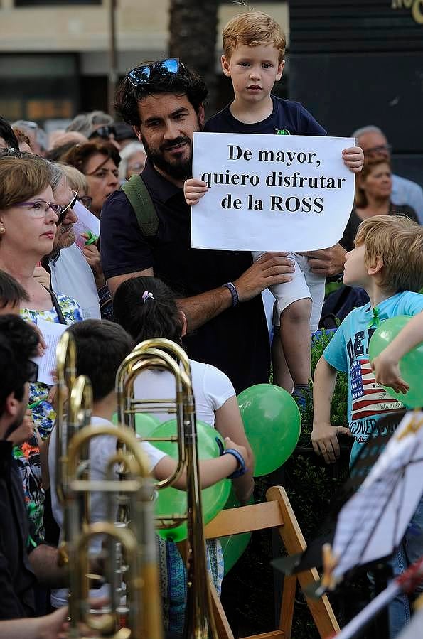 La ROSS denuncia sus penuarias económicas en plena Plaza Nueva