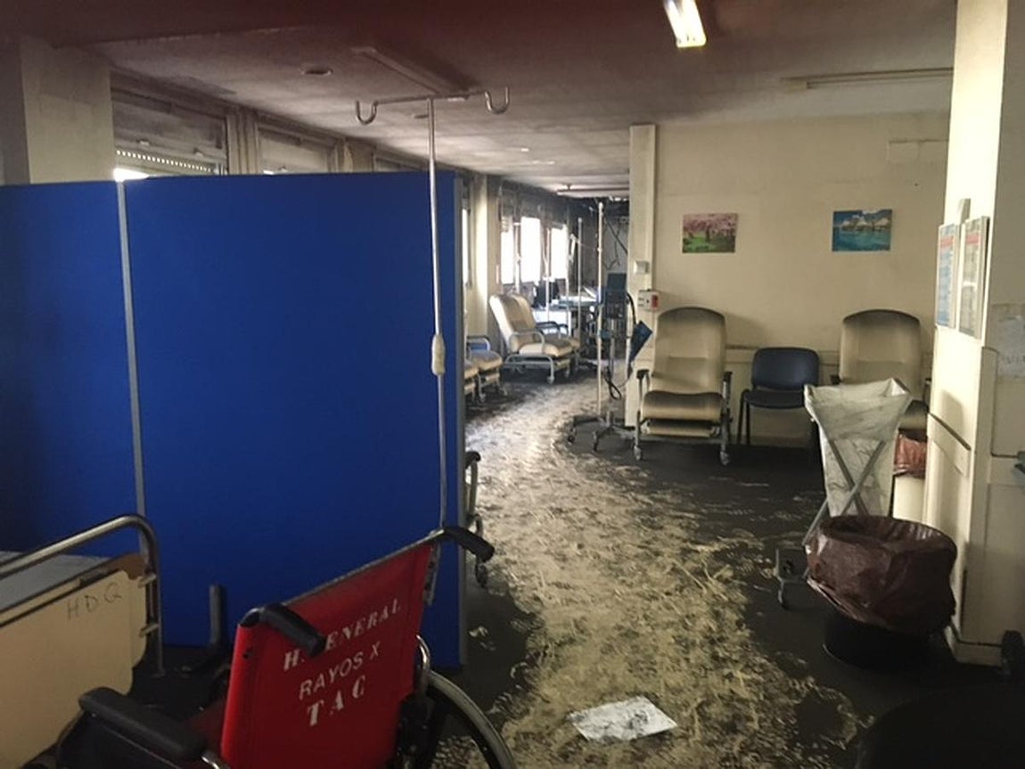 Así ha quedado la planta del Hospital de Jerez afectada por el incendio
