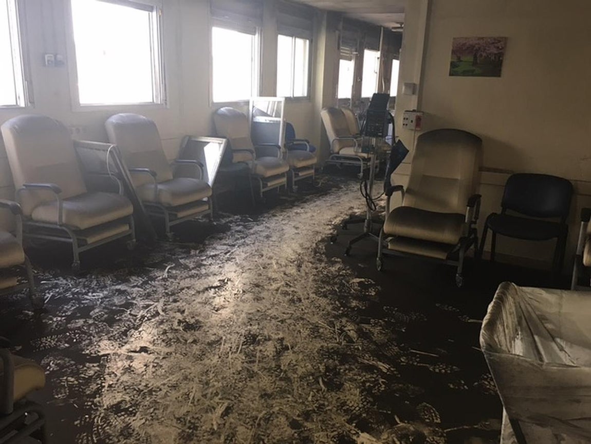 Así ha quedado la planta del Hospital de Jerez afectada por el incendio