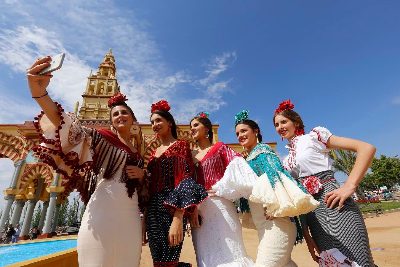 En imágenes, un jueves de Feria de sonrisas brillantes