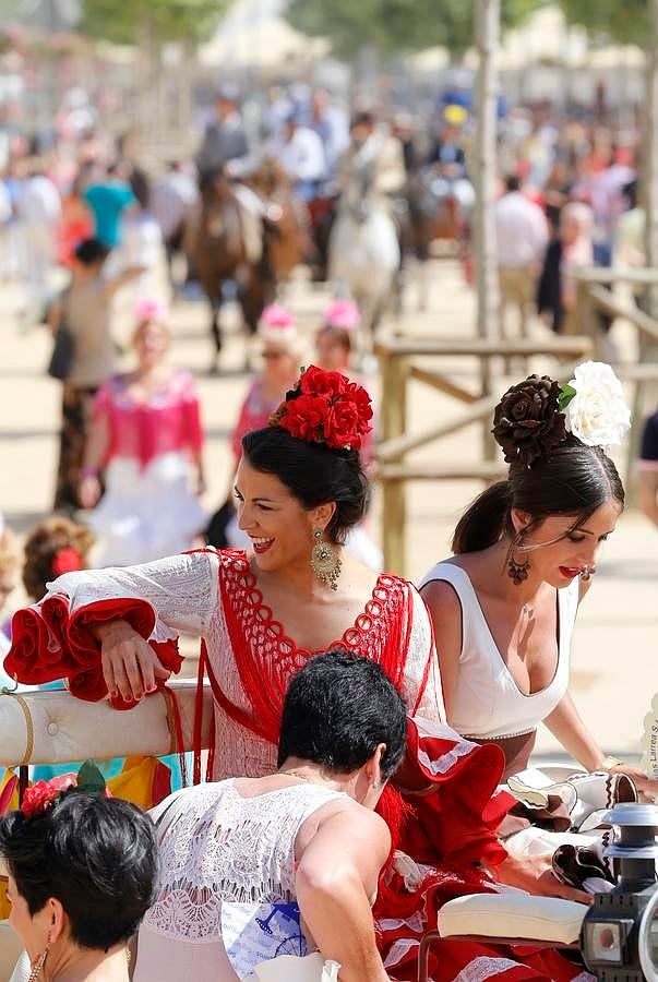 En imágenes, un jueves de Feria de sonrisas brillantes