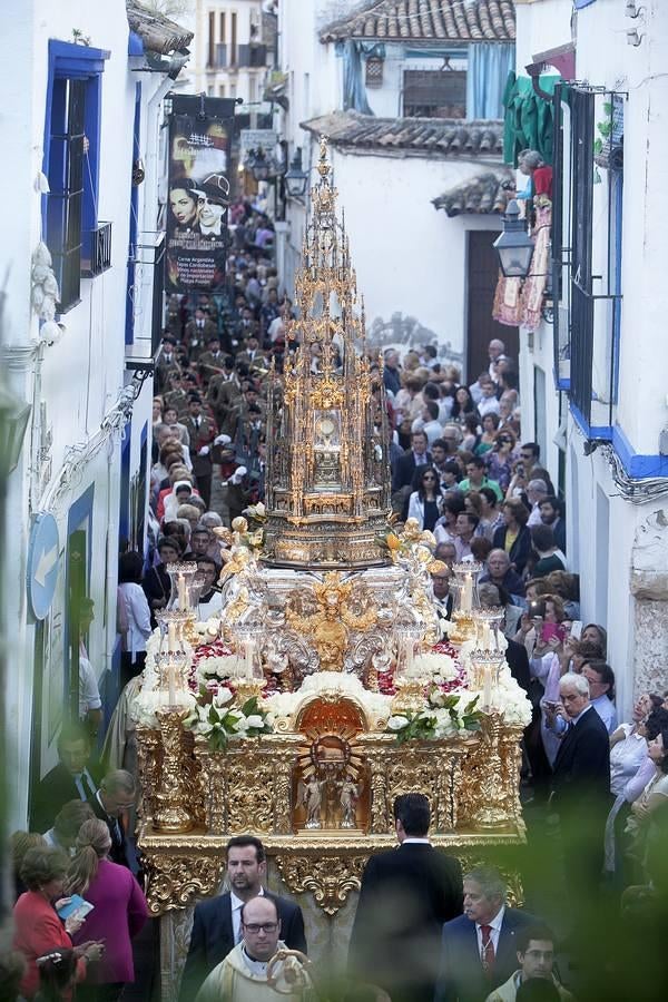 La procesión del Corpus Christi recorre las calles de Córdoba