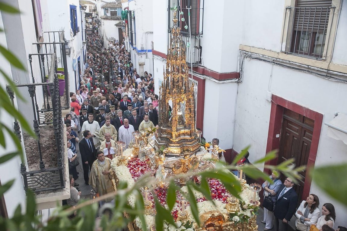 La procesión del Corpus Christi recorre las calles de Córdoba
