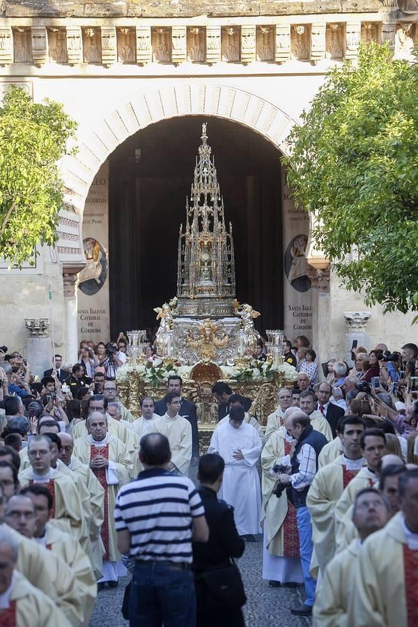 La procesión del Corpus Christi recorre las calles de Córdoba