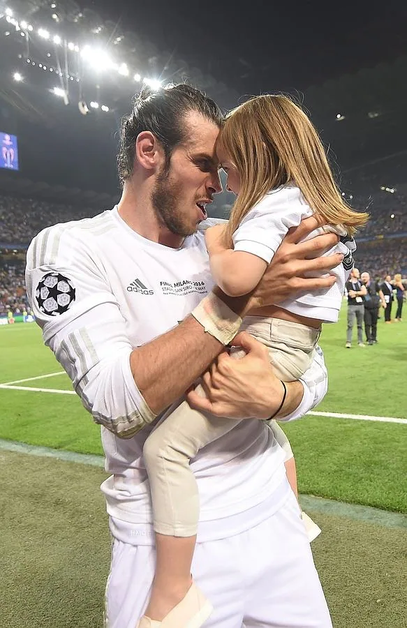 Bale y su hija Alba Violet 