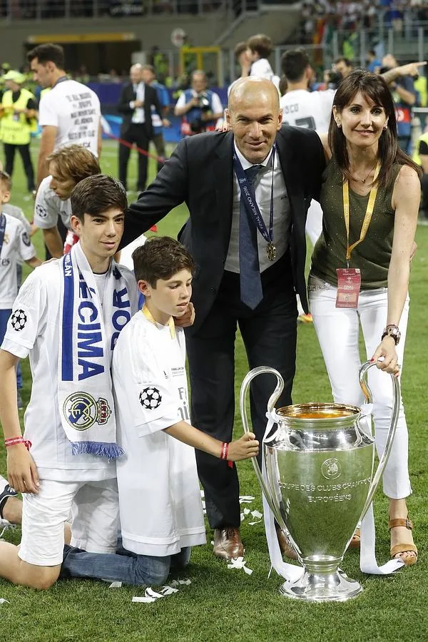 El entrenado del Madrid también celebró con su esposa e hijos