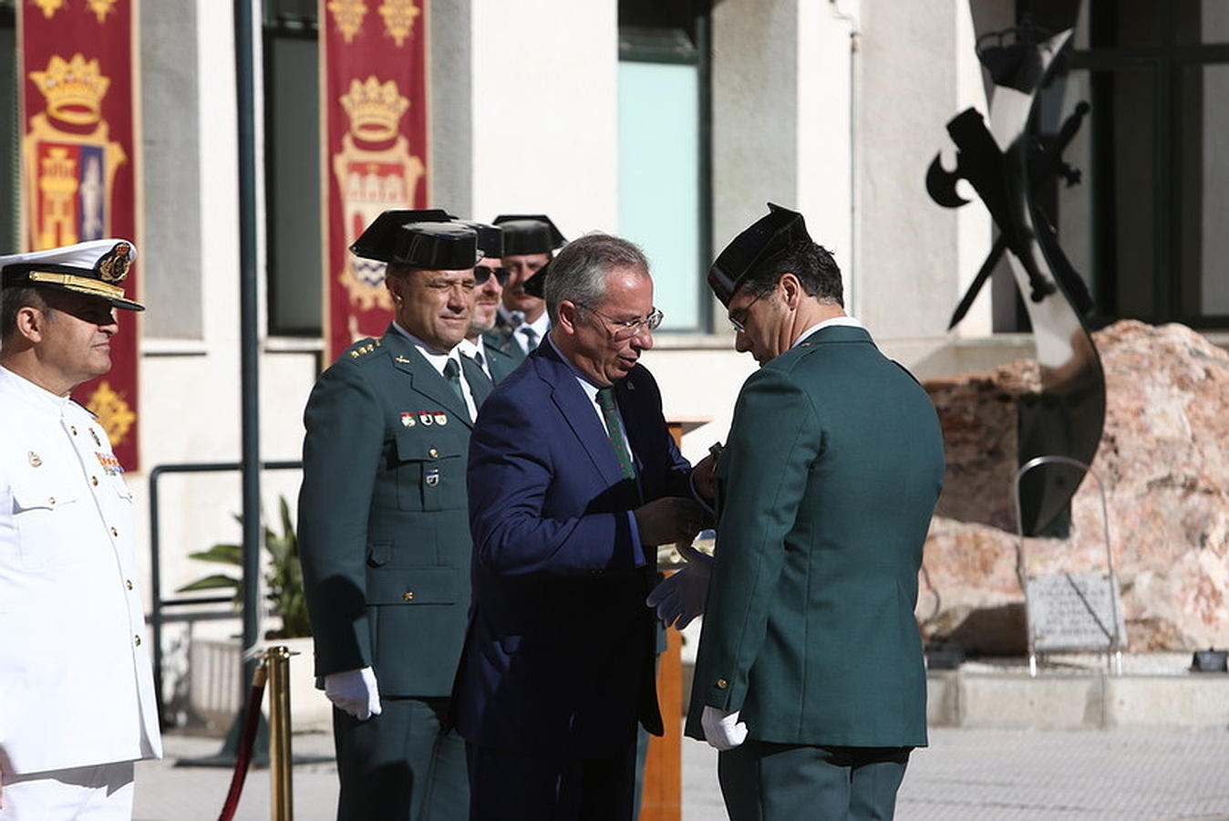 Las imágenes del acto en Cádiz del 172 aniversario de la fundación de la Guardia Civil