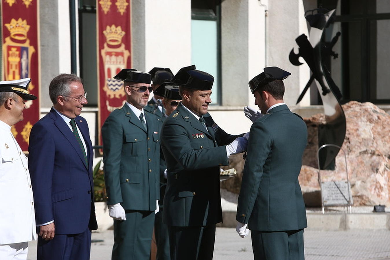 Las imágenes del acto en Cádiz del 172 aniversario de la fundación de la Guardia Civil