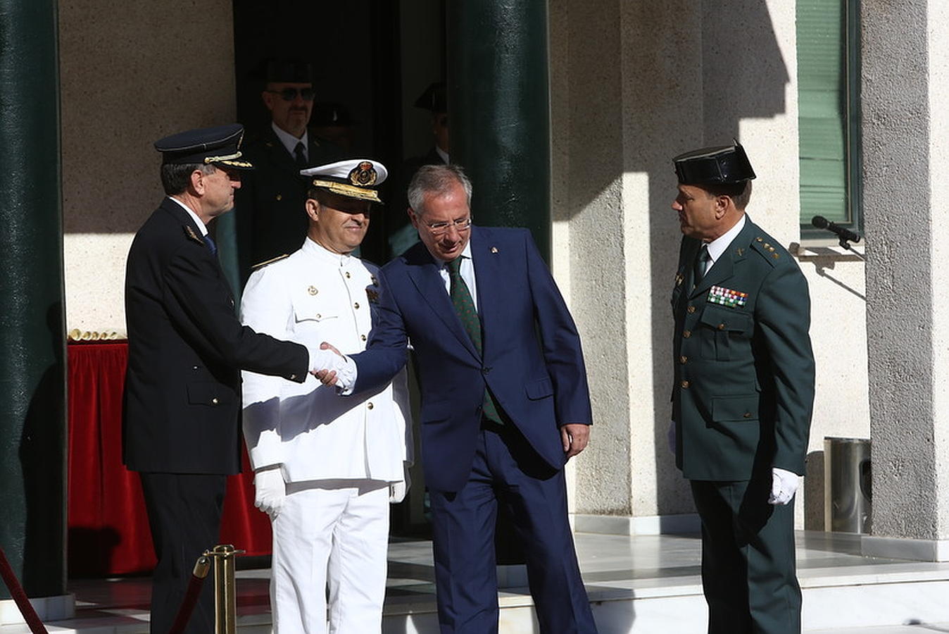 Las imágenes del acto en Cádiz del 172 aniversario de la fundación de la Guardia Civil