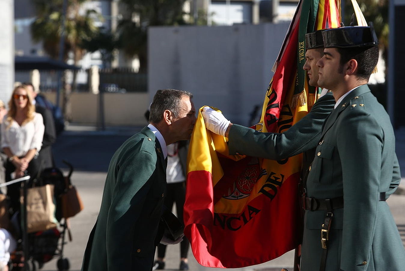 Las imágenes del acto en Cádiz del 172 aniversario de la fundación de la Guardia Civil