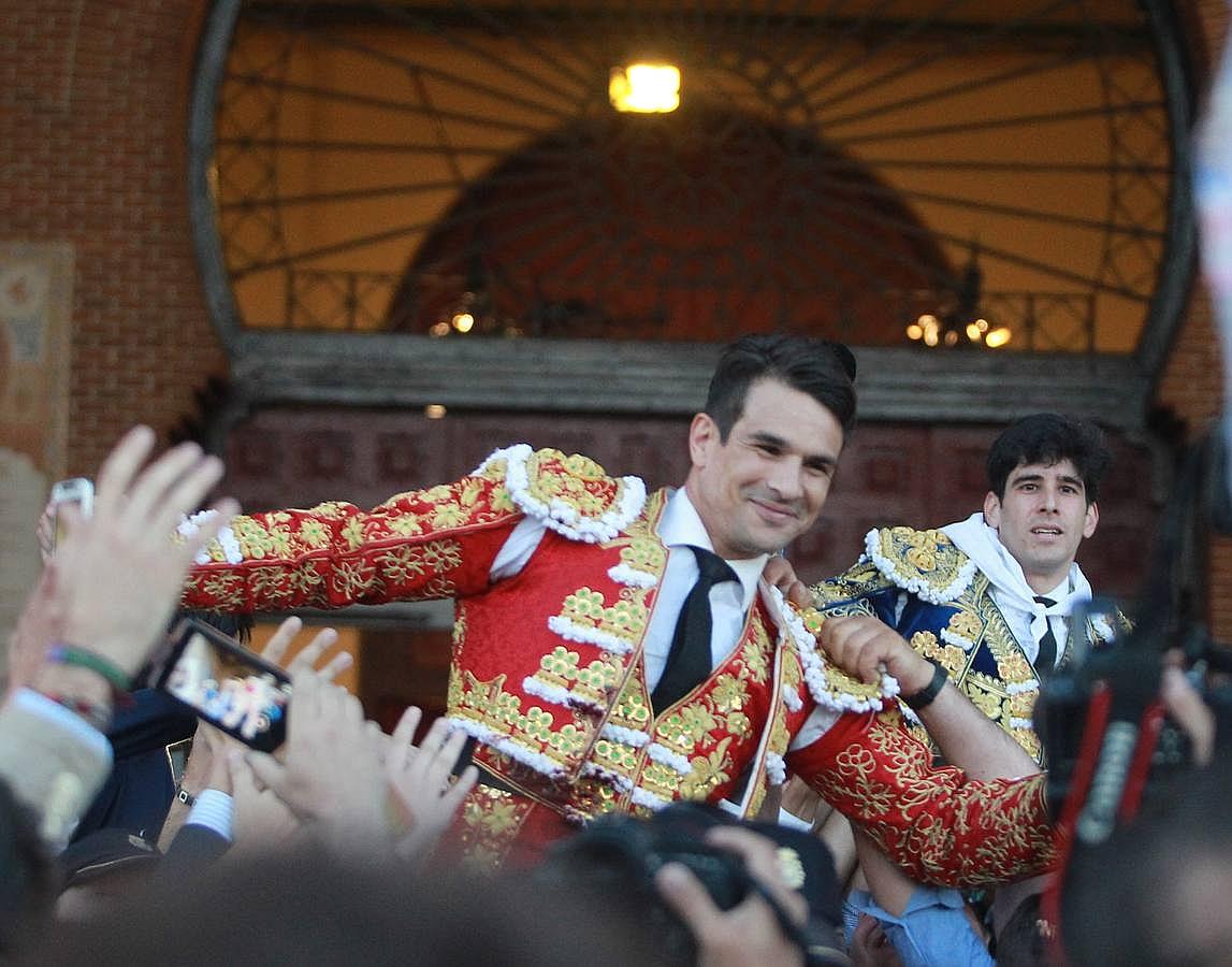 Manzanares y Simón, por la Puerta Grande. 