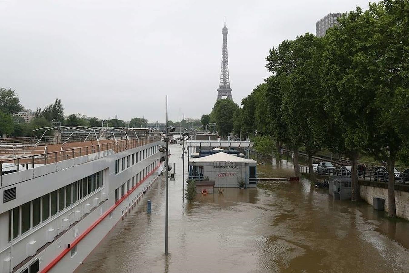 En imágenes: la crecida del Sena alcanza los 5,58 metros a su paso por París, que se encuentra inundada