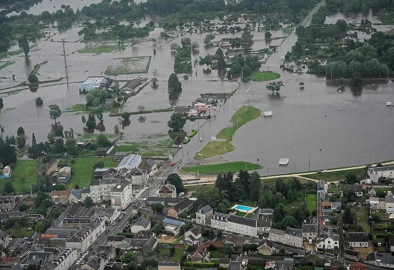 En imágenes: la crecida del Sena alcanza los 5,58 metros a su paso por París, que se encuentra inundada