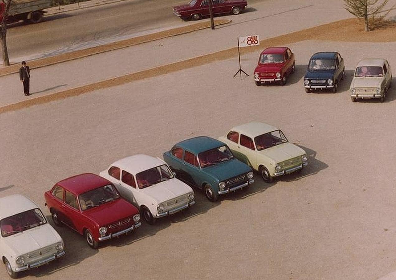 El primer 850 español era prácticamente idéntico al modelo Fiat italiano, aunque a España tan solo llegó con la opción mecánica más potente. Esto se traducía en 42 CV, de potencia con los que llegaba a una velocidad máxima de 125 km/h