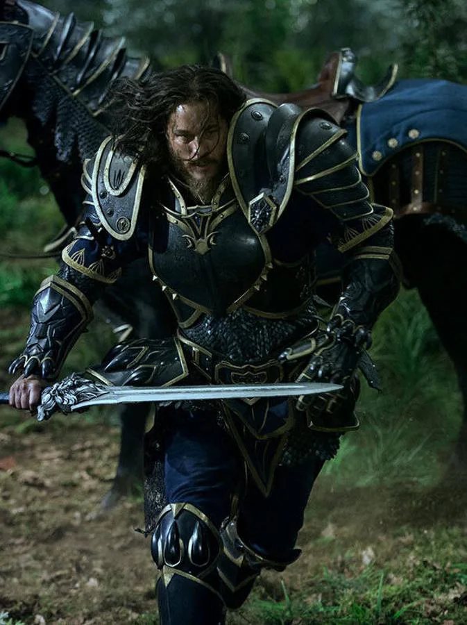 Travis Fimmel, actor australiano de 36 años, comenzó su carrera como modelo de ropa interior para Calvin Klein. Ahora es uno de los protagonistas de «Warcraft. El origen», la adaptación cinematográfica del videojuego de acción que se ha estrenado recientemente.
