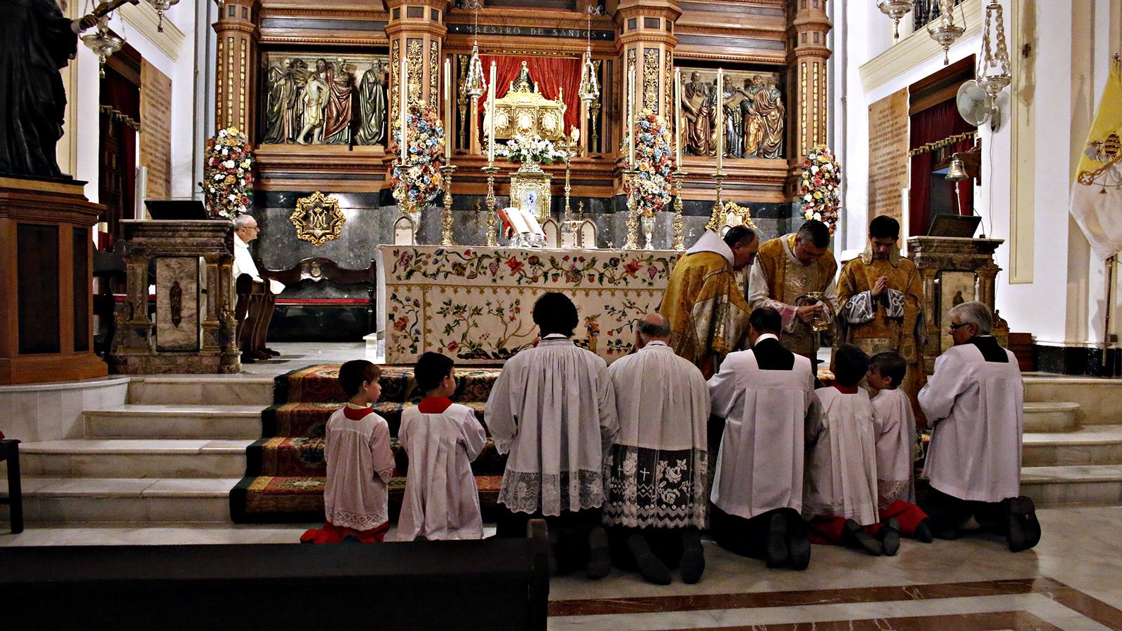 Así es una misa por el rito tradicional