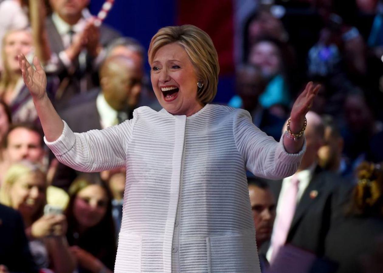 Hilary Clinton, imparable en su carrera hacia la Casa Blanca, asegura que su victoria constituye un histórico «hito» para las mujeres