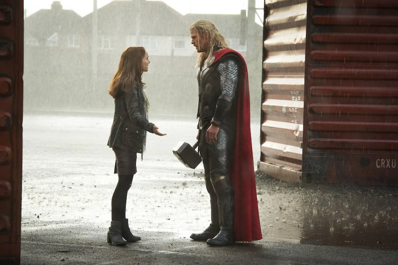 Natalie Portman y Chris Hemsworth en «Thor»