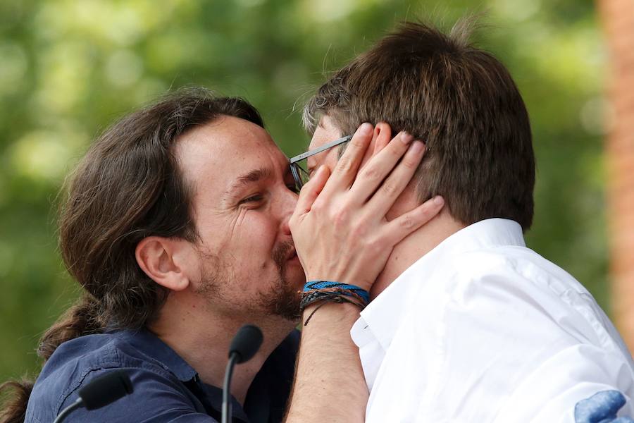 Pablo Iglesias ha vuelto a besar en la boca a Xávi Domenech. 