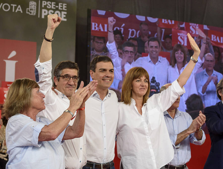 Pedro Sánchez, Patxi López e Idoia Mendía, en la Fiesta de la Rosa. 