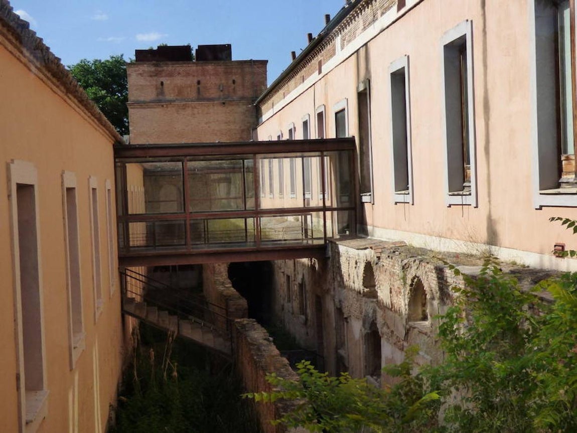 Vista de los canales llevando el agua de vuelta al río. Foto Rafael del Cerro. 