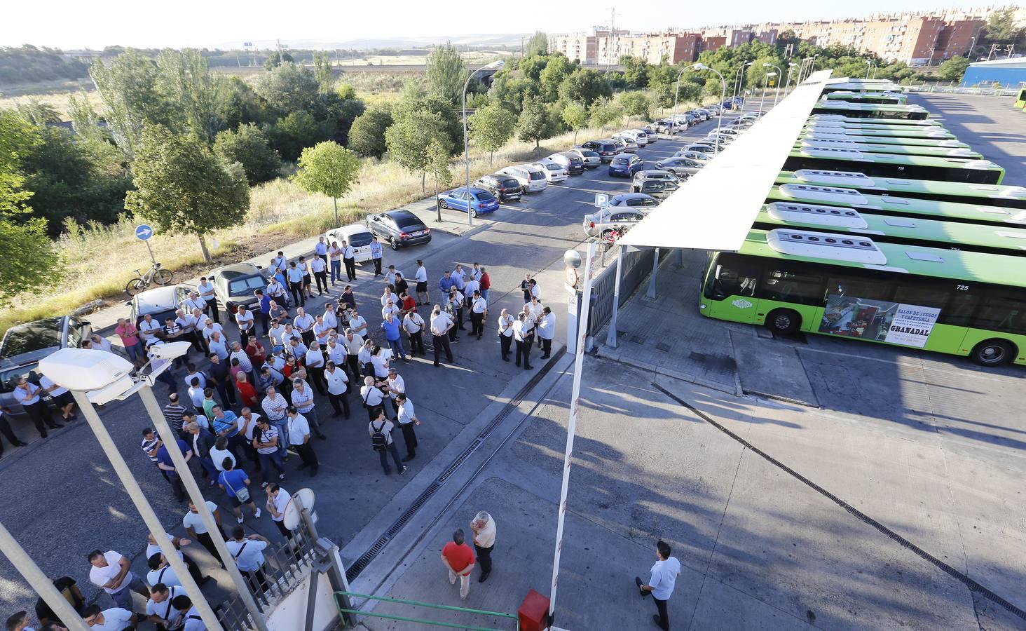 El primer día de huelga de Aucorsa, en imágenes