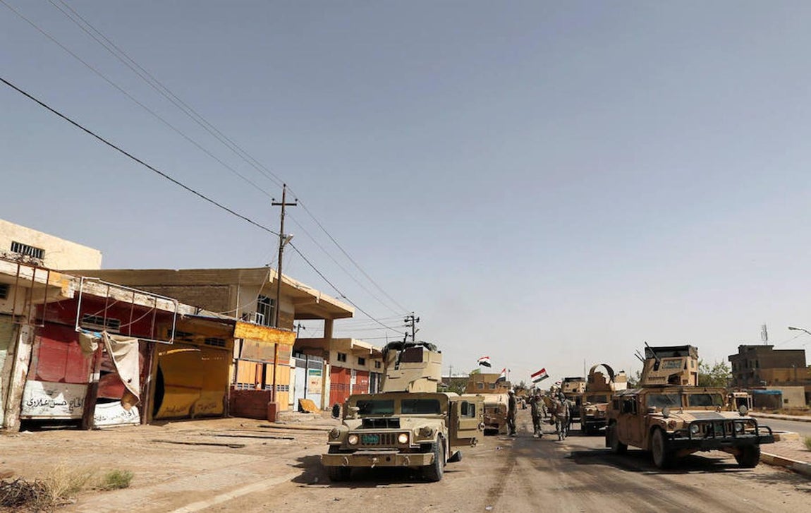 05. Por su lado. el jefe de la Policía Federal iraquí, general Shaker Yudet, dijo en declaraciones a la prensa que "unidades de la Policía liberaron hoy el edificio de la administración local y enarbolaron la bandera iraquí".