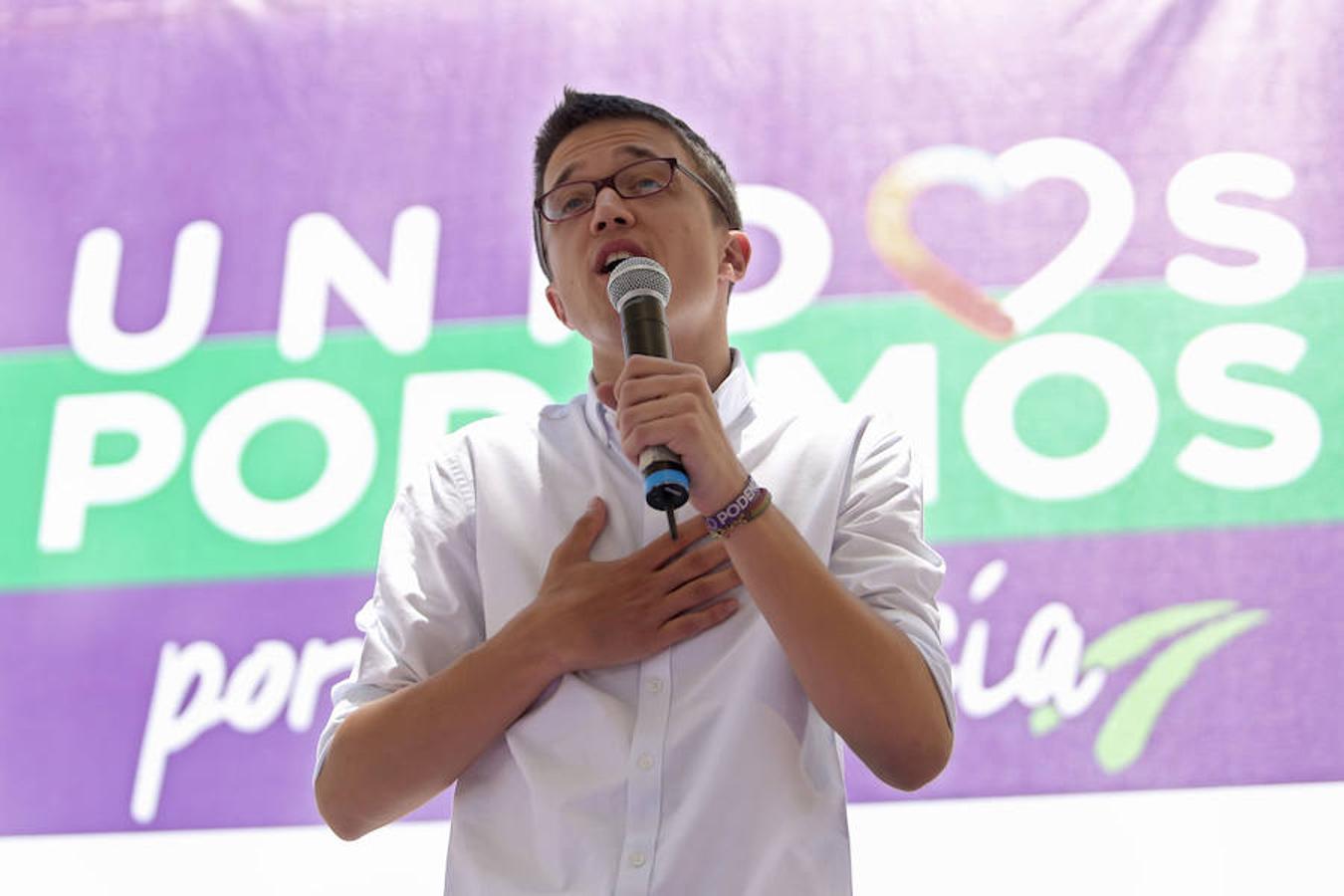 El Secretario político de Podemos, Íñigo Errejón, ha coincidido en destino con Ciudadanos. Su mitin se celebraba en la Plaza de la Encarnación de Sevilla. 