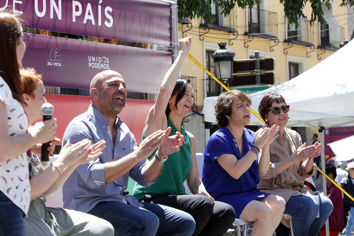 La responsable de Análisis Político y Social de Podemos, Carolina Bescansa también asistió al acto de su partido en A Coruña. 