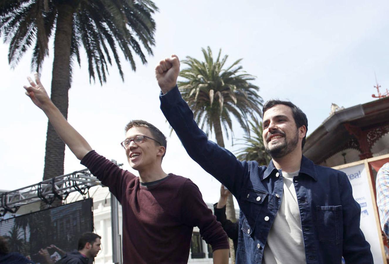 Esta mañana el número tres por Madrid, Íñigo Errejón, y el líder de IU, Alberto Garzón, participaron en un acto de campaña en A Coruña junto a la candidata de En Marea, Yolanda Díaz.. 