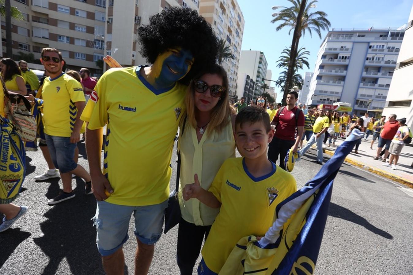 FOTOS: Espectacular recibimiento de la afición al Cádiz CF