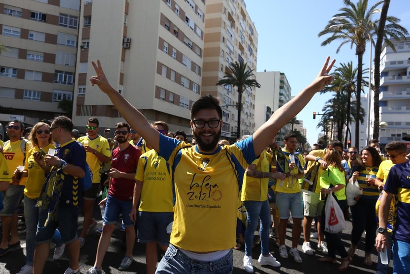 FOTOS: Espectacular recibimiento de la afición al Cádiz CF