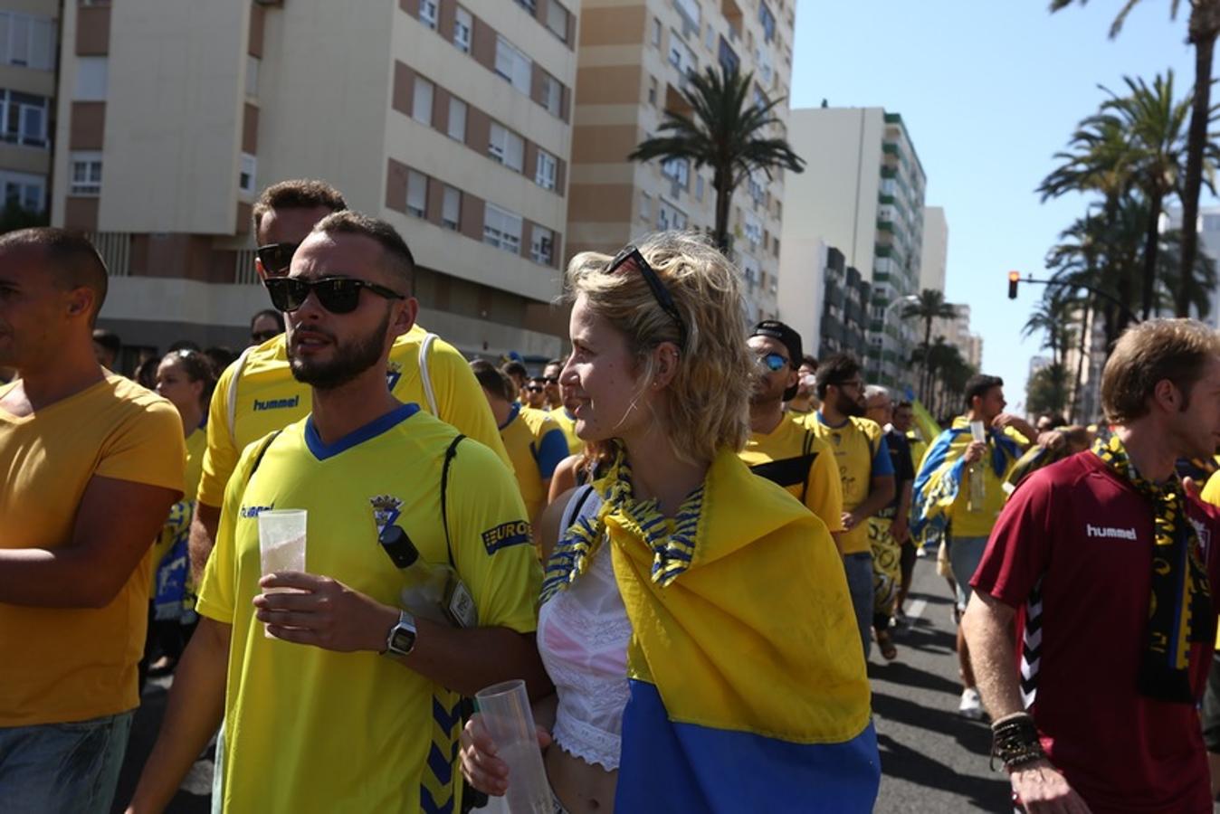 FOTOS: Espectacular recibimiento de la afición al Cádiz CF