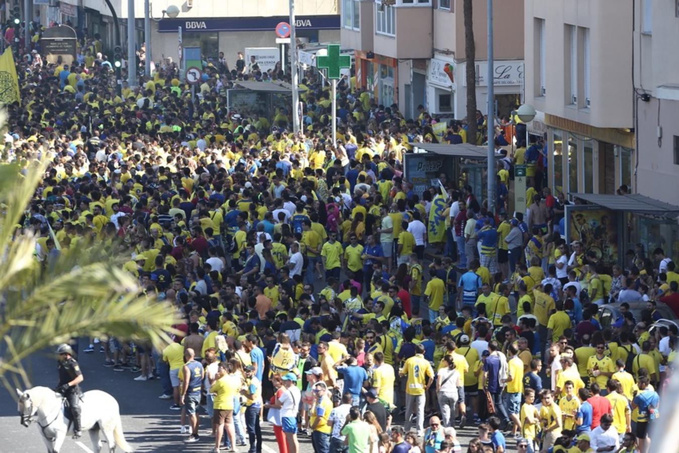 FOTOS: Espectacular recibimiento de la afición al Cádiz CF