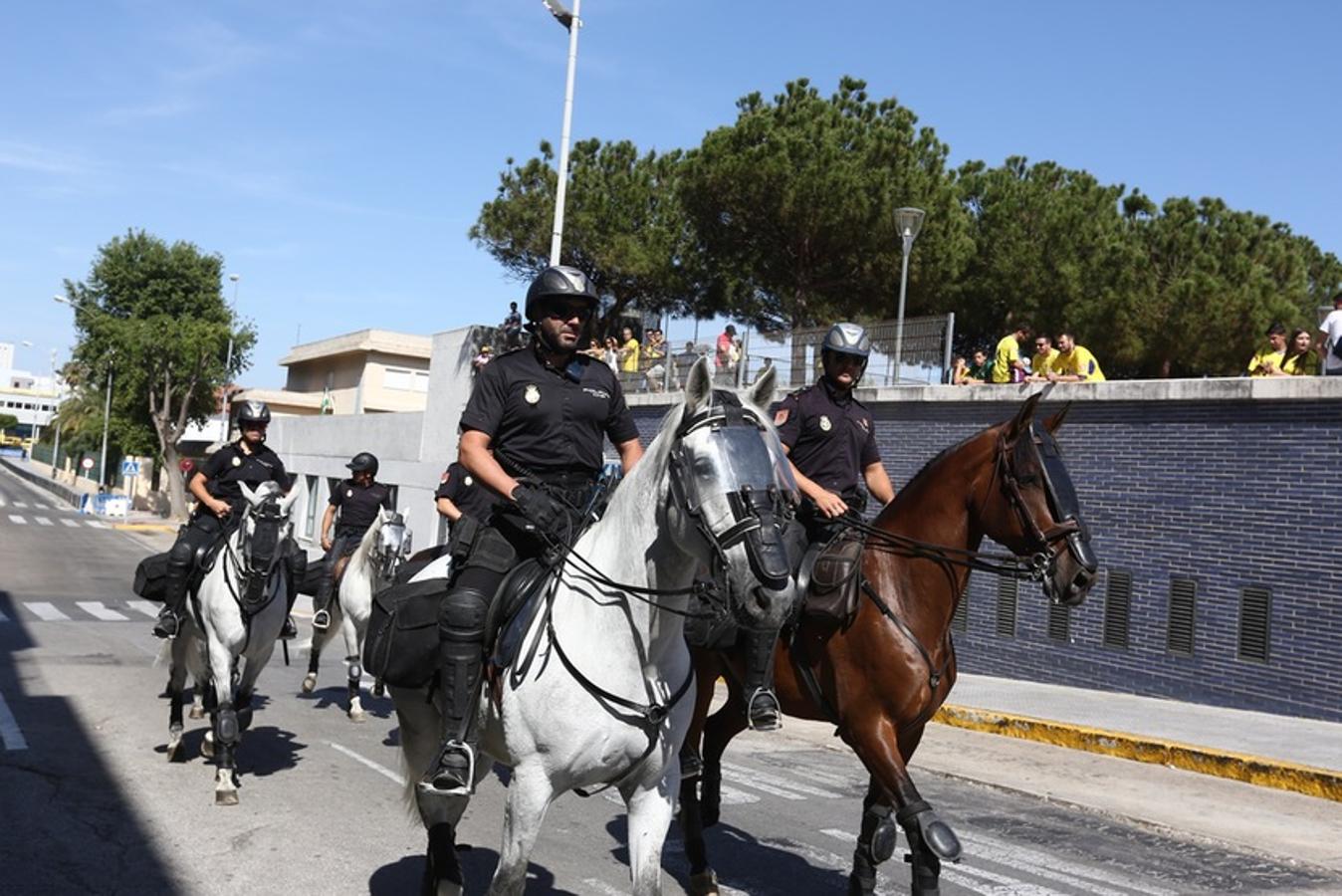 FOTOS: Espectacular recibimiento de la afición al Cádiz CF