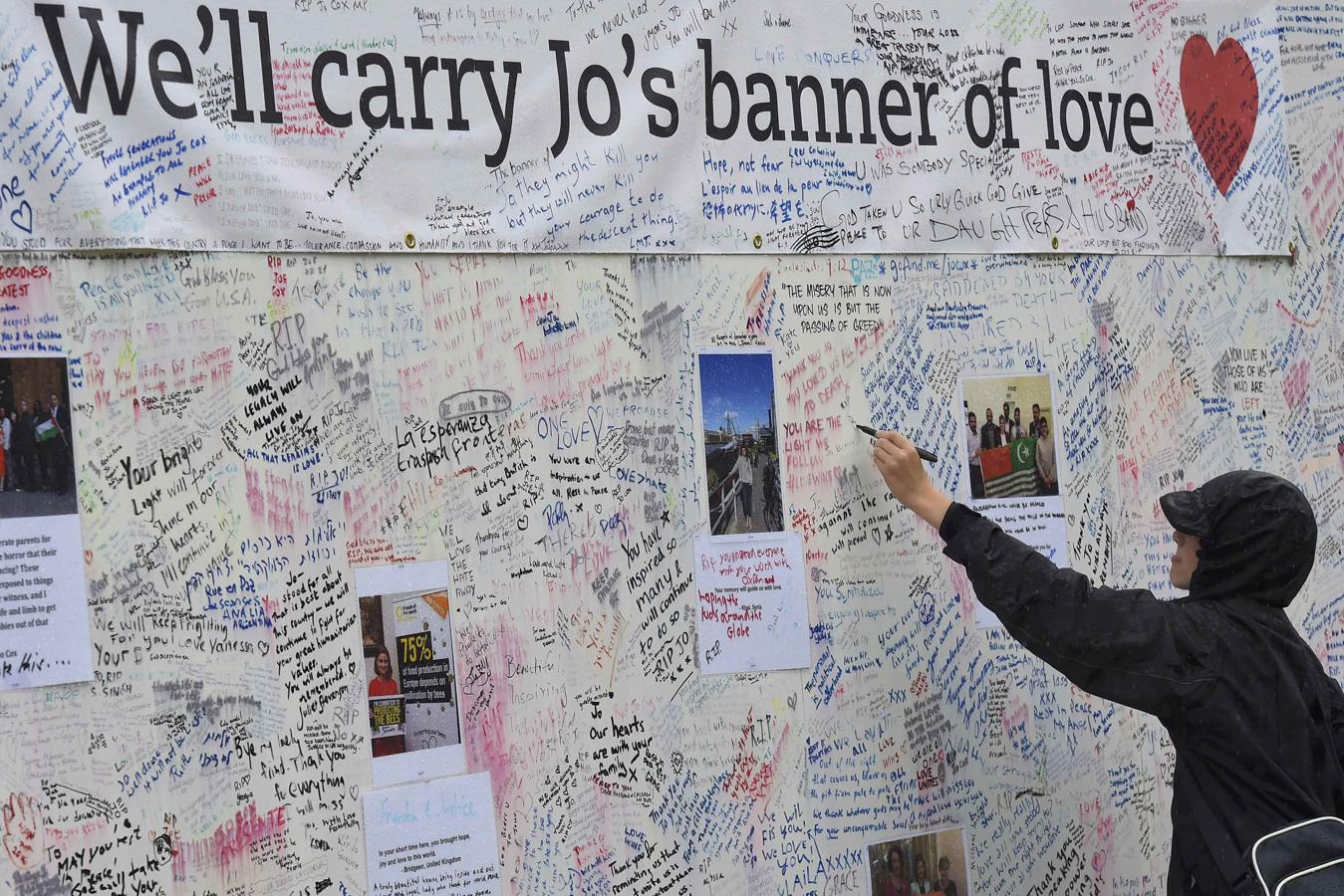 Un muro en homenaje de Jo Cox, la diputada laborista asesinada