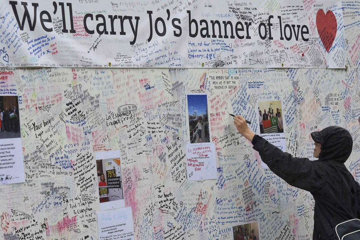 Un muro en homenaje de Jo Cox, la diputada laborista asesinada. 