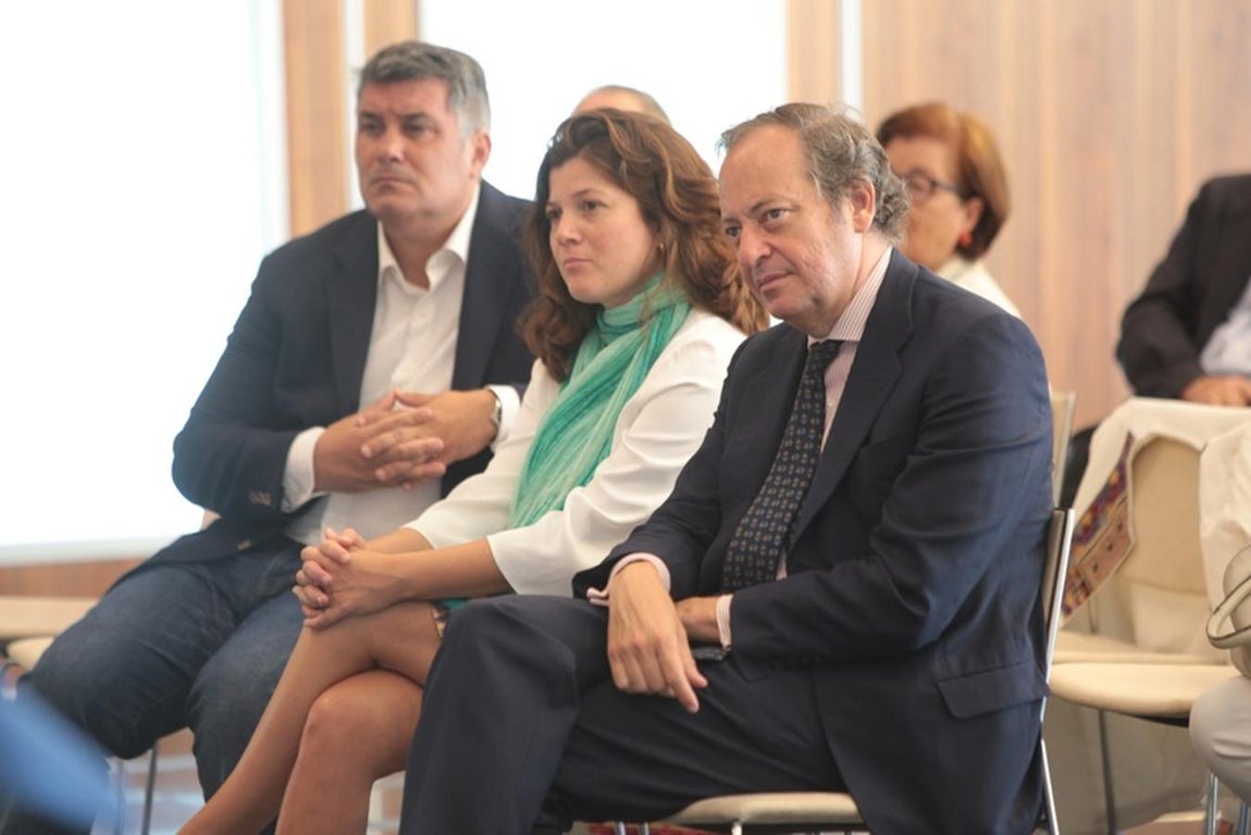 Las imágenes de la charla de José María Carrascal y Juan Fernández Miranda en el ciclo &#039;Cádiz Futuro&#039;