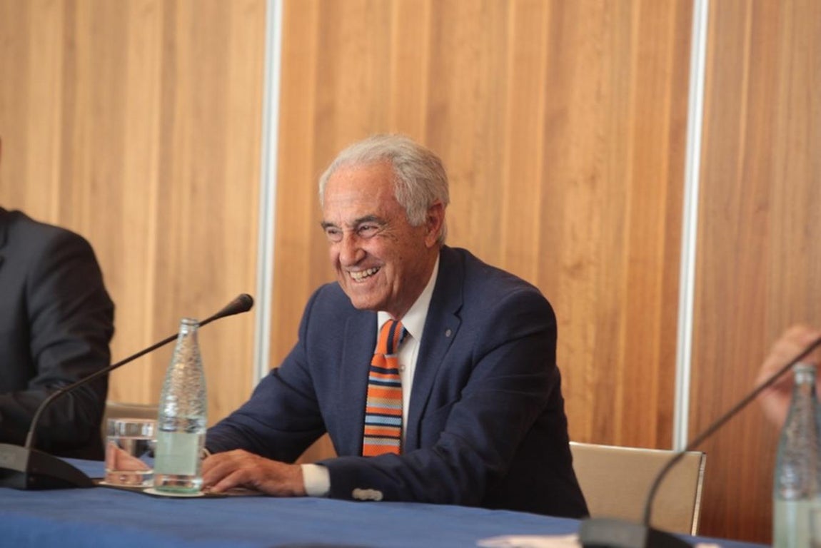 Las imágenes de la charla de José María Carrascal y Juan Fernández Miranda en el ciclo &#039;Cádiz Futuro&#039;