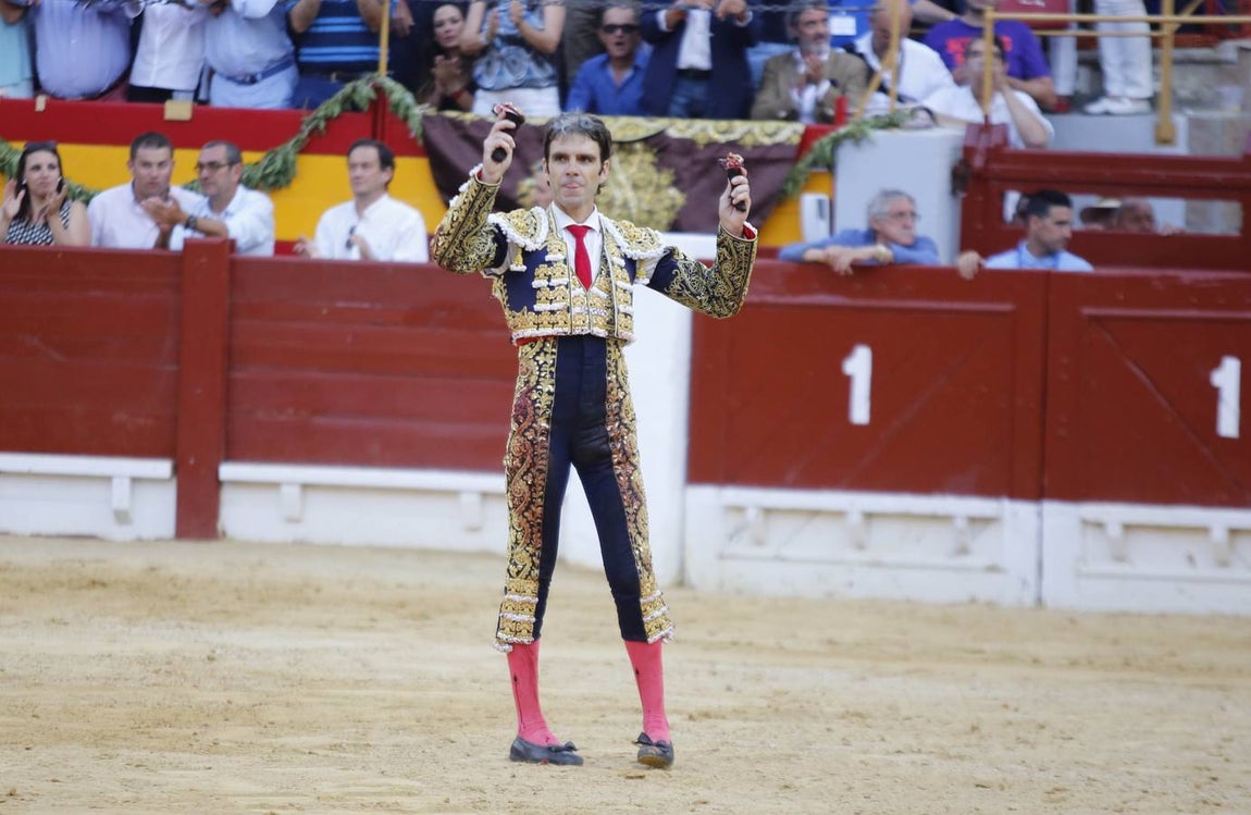 Así toreó José Tomás en su triunfal regreso a Alicante (imágenes)