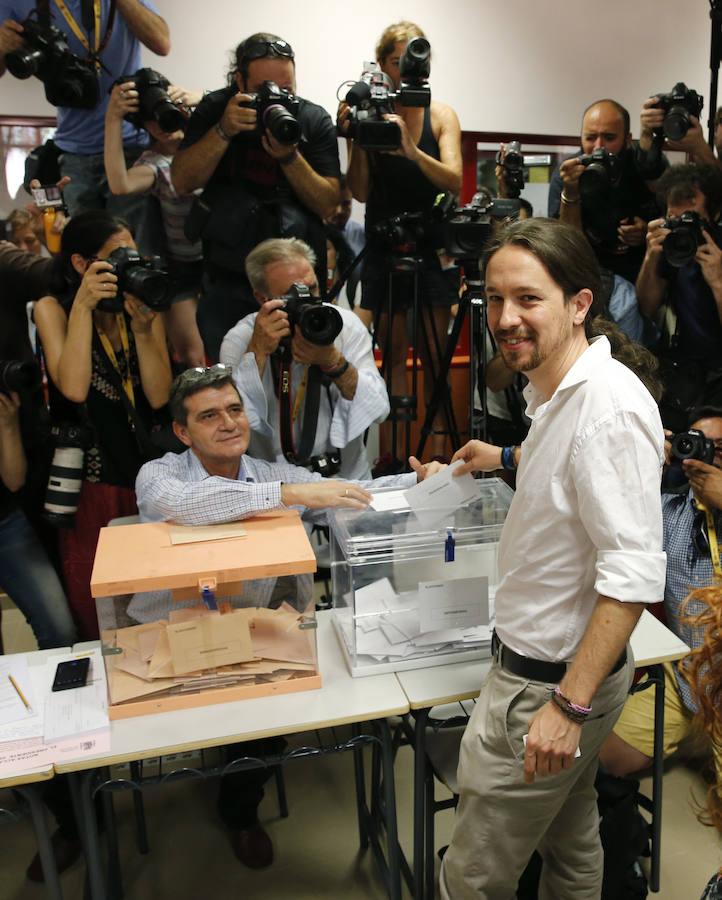 Iglesias en la mesa electoral. 
