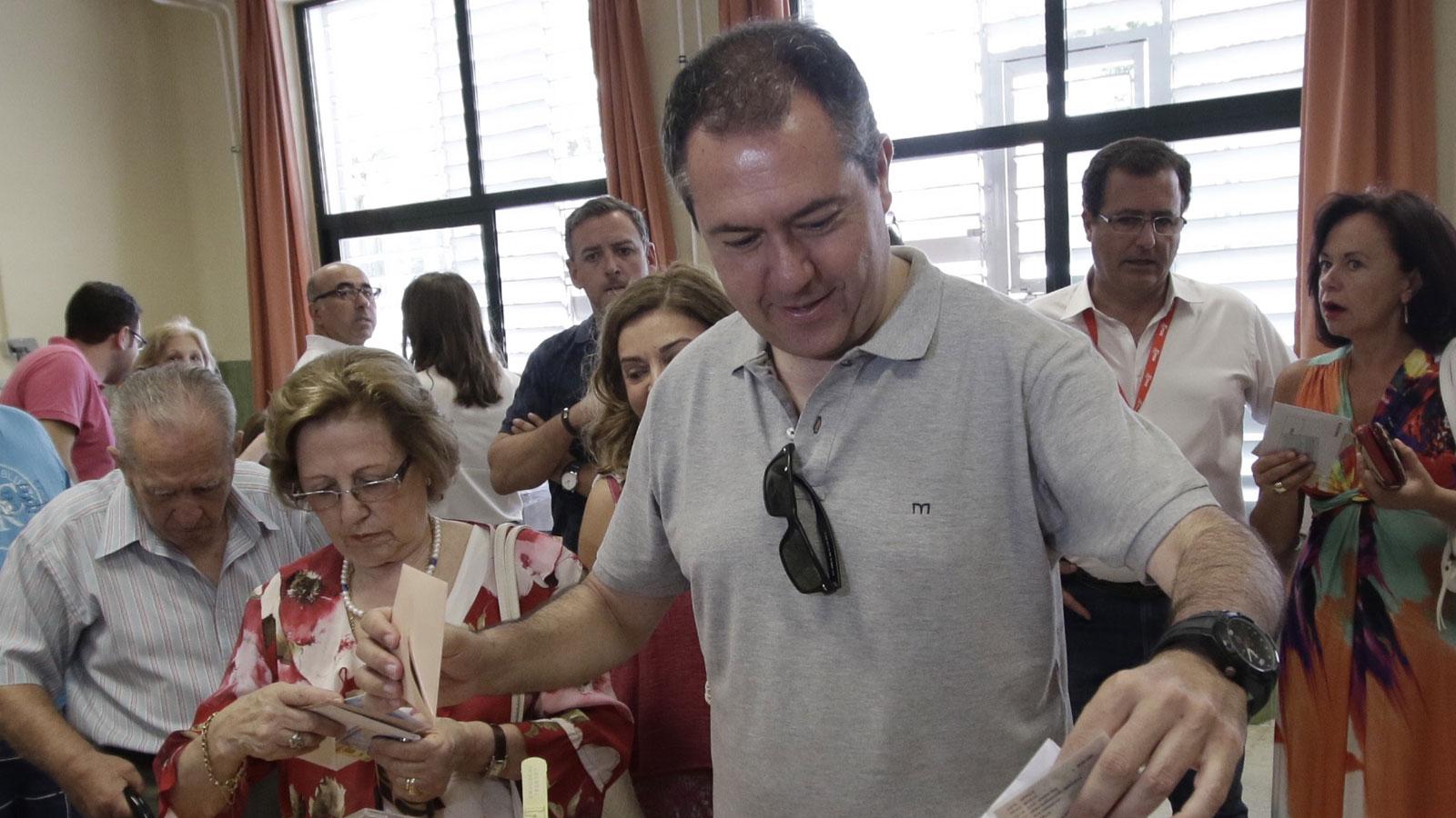 El PP logra el «surpasso» al ganar las elecciones en Andalucía arrebatándole hasta tres escaños al PSOE