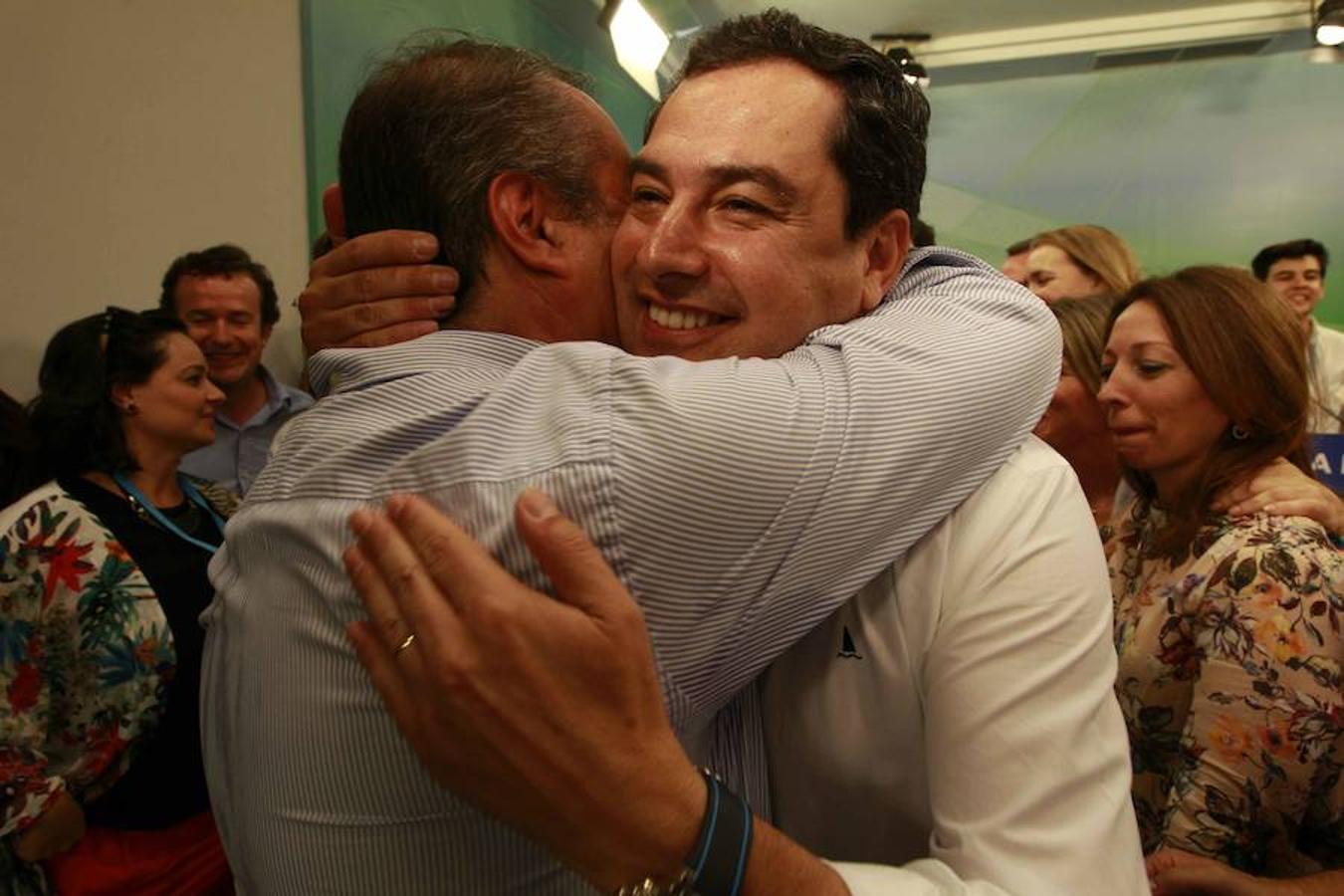 El presidente del PP-A, Juanma Moreno celebra el triunfo en Andalucía