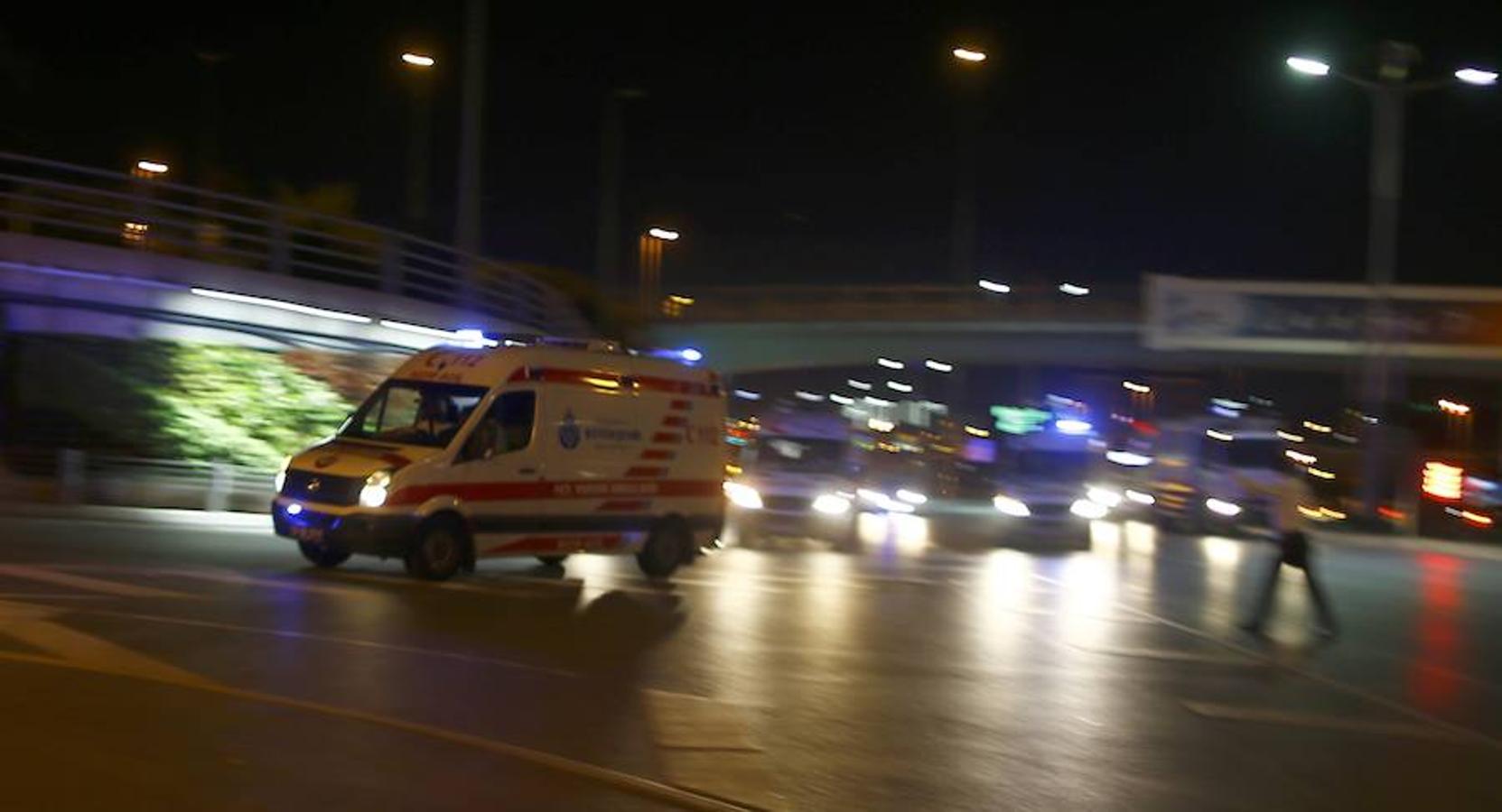 Al menos 43 muertos tras un atentado en el aeropuerto de Estambul