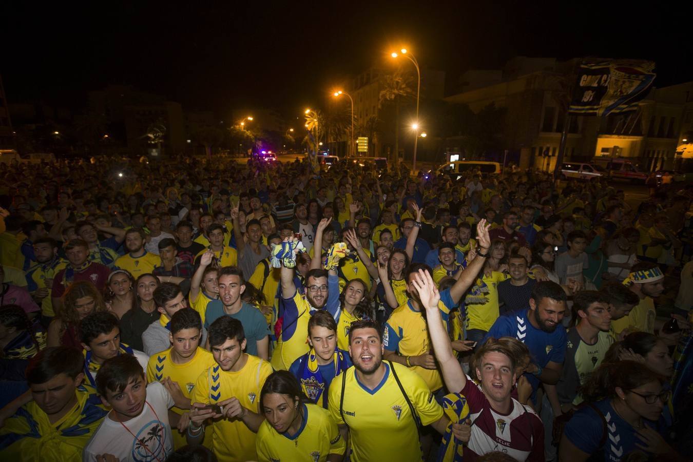 El Cádiz se da un baño de masas y visita el Ayuntamiento