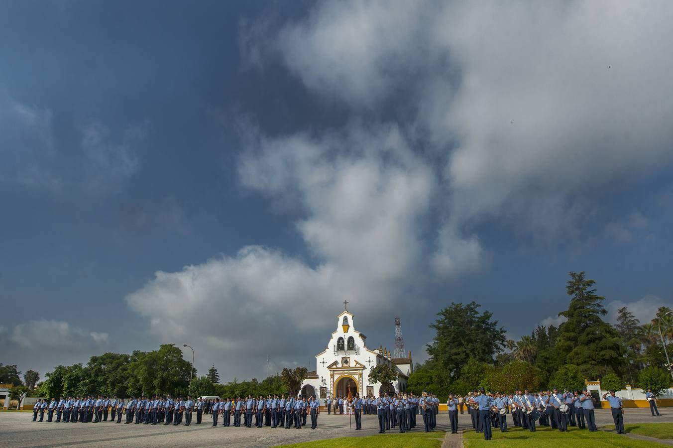 Acto de relevo en el mando del Acuartelamiento de Tablada